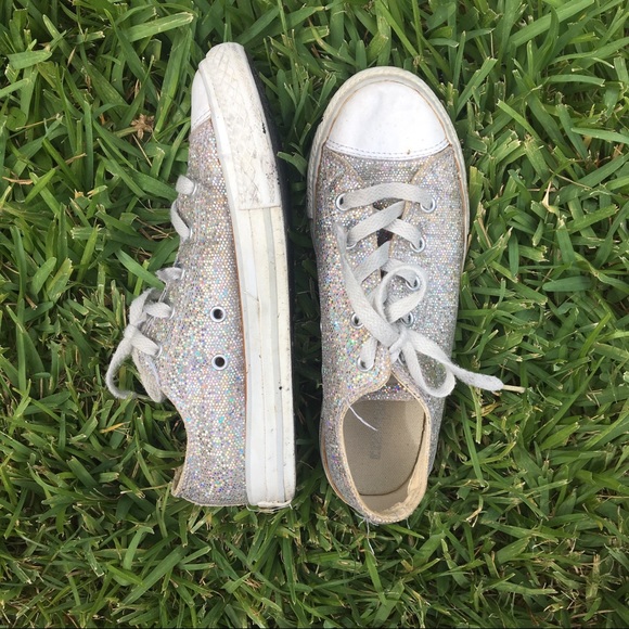 converse silver glitter low tops